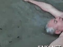 Ruige seksvideo's met een dominante meesteres die haar slaaf slaat en berijdt