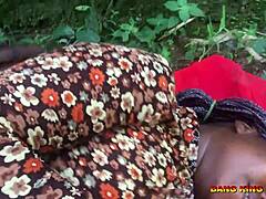 Африканска красавица получава заплащане за гореща сесия на открито с горещия си приятел