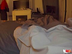 Мачеха и пасынок занимаются диким сексом в спальне