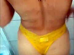 Rayuan MILF di kamar mandi