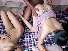 印度继母和继女在印地语中沉迷于舔鸡巴和舔阴。