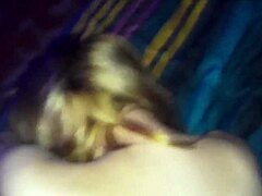 Storbytte blondine mor tager en anal creampie