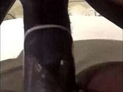 MILF Veronica Lins saa ison mustan kyrpänsä täytettyä tässä kotitekoisessa pornovideossa
