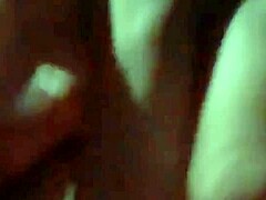 Bekijk Vanessa Vixons sensuele striptease en masturbatie in deze amateurvideo