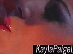 Olgun Kayla Paiges BDSM fantezisi yakın çekim sakso ile hayat buluyor