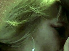 Velká prsa MILF Jenna Jaymes dává nedbalý orální sex velkému černému penisu