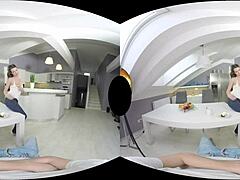 Испытайте потрясающую виртуальную реальность с потрясающей брюнеткой мамой Каролин Ардолино