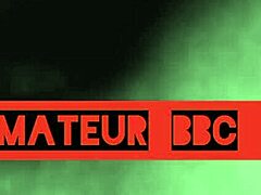 Position du missionnaire BBC mature africain avec un cul parfait