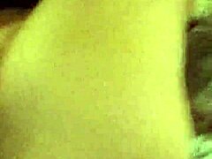 Lacys intima självnjutning med en svart leksak under en webbkamera-session med en ung man