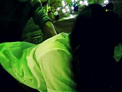 Styvmamma och styvsöner stygga julutbyte leder till intimt spel och sexuellt möte