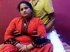 Индийската милф Сонам прави секс със своя приятел в това горещо видео