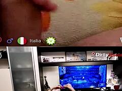 Levende amateur MILF's spelen vuile roulette voor de webcam in deel 2