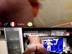 Le MILF amatoriali dal vivo giocano a una roulette sporca in webcam nella Parte 2