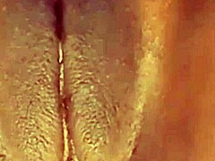 Sexystacy7 מציגה בגאווה את מבנה הגוף השרירי והפטמות העסיסיות שלה