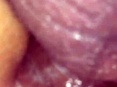 Nærbilde av en MILFs rumpe til munn, sædlek og anal strekking