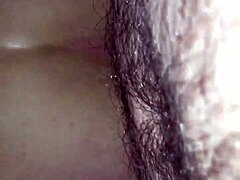 MILF își umple pizda cu spermă după ce a făcut sex în spatele ei