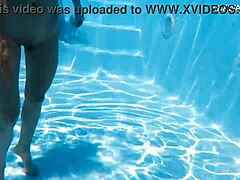 Ivi Reins își arată abilitățile impresionante de scufundare și cadrul mic pentru o experiență captivantă de vizionare