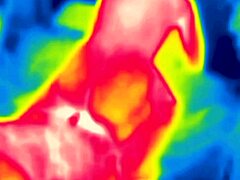 Rijp stel verkent temperatuurspel in een hete sessie