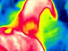 Casal maduro explora jogo de temperatura em sessão quente