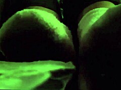Pies de esposa adorados en un sensual video de fetiche de pies