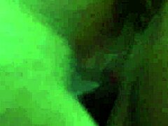 Bacuľatá milfka jazdí a je šukaná všade v amatérskom videu, prihláste sa na viac