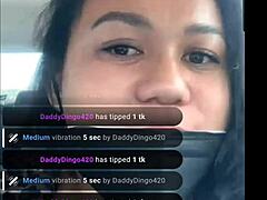 Rijpe Latina hunkert naar grote pikken voor de webcam