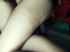 MILF Filipina menggoda anak tiri lelakinya dalam video buatan sendiri