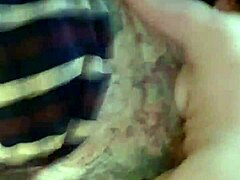 Mature poilue atteint plusieurs orgasmes dans une vidéo maison