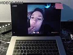 Una pornostar matura spagnola dà piacere al suo ammiratore della webcam in una sessione bollente!