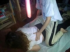 Vídeo caseiro da milf argentina recebendo uma massagem sensual