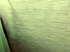 Domowy filmik z dojrzałą kobietą ruchaną pod prysznicem