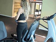 L'istruttore di fitness viene scopato dalla ragazza seducente - BBWcam