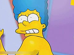 Marge, gospodyni domowa, doświadcza intensywnej przyjemności, gdy otrzymuje gorącą spermę w dupę i tryska w różnych kierunkach. To nieocenzurowane anime przedstawia dojrzałe postacie z dużymi tyłkami i dużymi cyckami