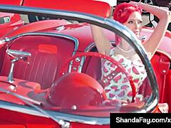 Kecantikan Kanada Shanda Fay menikmati kenikmatan oral