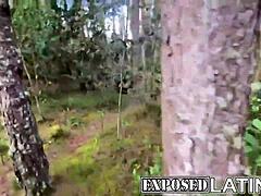En tysk milf blir knullet av en stor kuket nabo i skogen