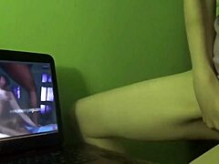 Оргазмический опыт во время просмотра порно без проникновения