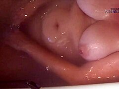 Moms naken badtid med en dold kamera