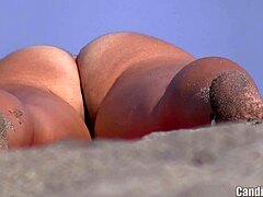 Tight Beach Swing: Nudista MILF-ek, akiket a rejtett kémkamerán sperma borít