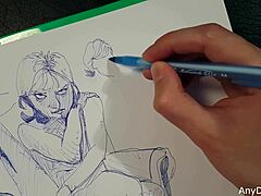 Mladá dívka s velkými prsy a zadkem používá kuličkový pero k rychlému uměleckému potěšení