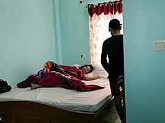 Manželka Indie Nri podvádí svého manžela s doručovatelem jídla kvůli horkému mezirasovému sexu