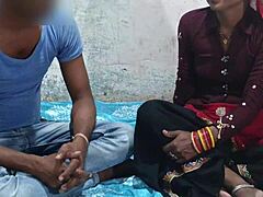 Neha, eine Amateurin, wird in diesem Desi-Sexvideo mit klarem Hindi-Audio hart gefickt