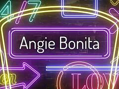 يتم عرض مهارات أنجي بونيتا في الحلق العميق بالكامل في هذا الفيديو المثير