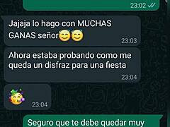 Mi criada Karina y yo tenemos un trío salvaje en Whatsapp después de nuestra caliente charla