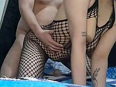 عارضة أزياء فنزويلية ذات صدر كبير ومؤخرة سميكة تمارس الجنس في مشهد جنسي ساخن