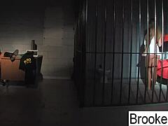 بروك براند بانر تلعب دور الشرطي والسجين في فيديو إباحي ساخن