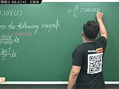 Tonton sebagai Profesor Zhang Xute mengajar pelajarnya seni Kalkulus dalam video lucah dalam talian ini