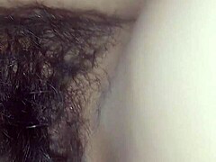 Amatör bir Latina'ya çıplak seks yapılır ve boşalır