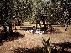 Gieri del Bello hraje v horkém outdoorovém páru