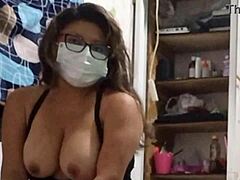 Egy kolumbiai pornósztár először szerepel egy idegennel ebben a hardcore videóban