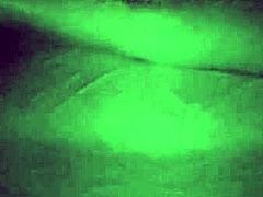 Un salon de massage sensuel se souille avec une caméra cachée et un flash infrarouge